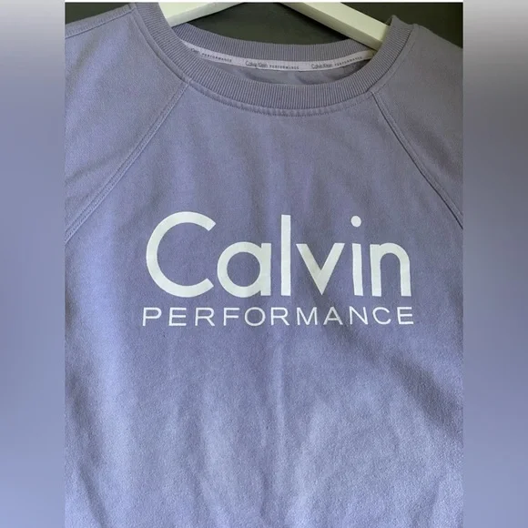 Calvin Klein women’s Light Lavender Crewneck Sweatshirt Size M ( small defect) - Picture 2 of 12